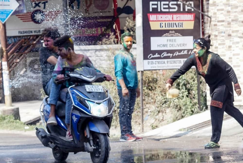 holi celebration in uttarakhand dehradun