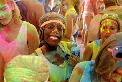 Apart from India, those 15 countries where holi celebrate