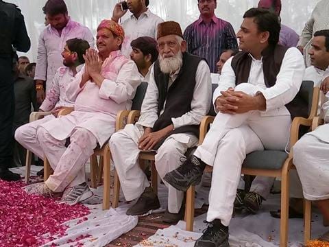 holi in mulayam singh family etawah