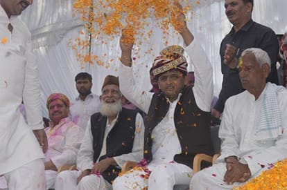 holi in mulayam singh family etawah
