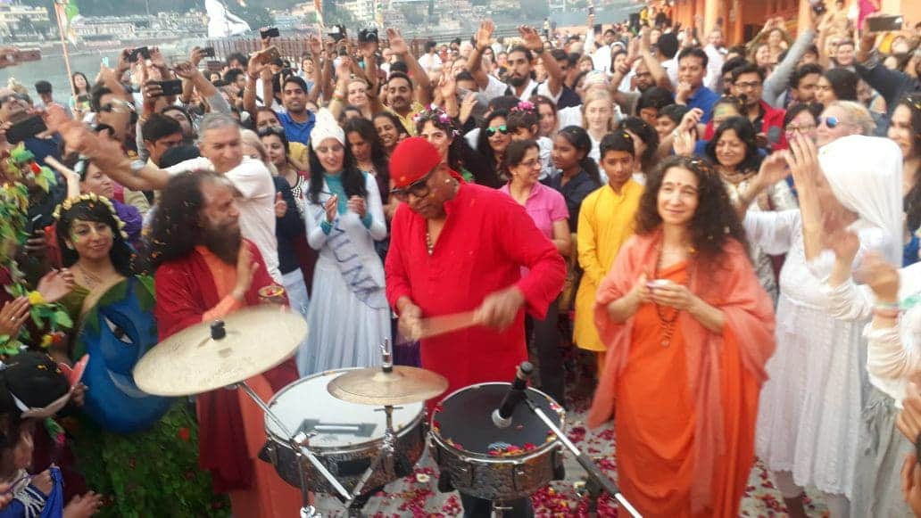 Holi 2018 foreigner celebration in international yoga festival