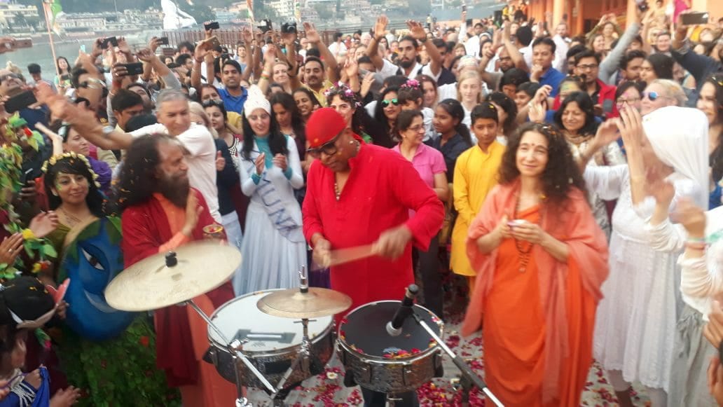 Holi 2018 foreigner celebration in international yoga festival