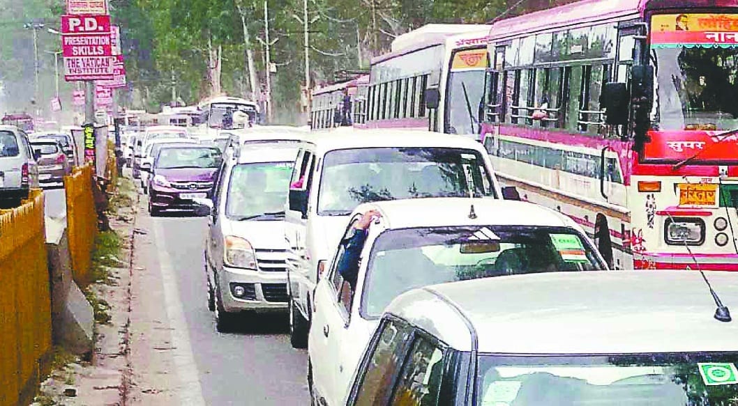 toll plaza par raha jaam