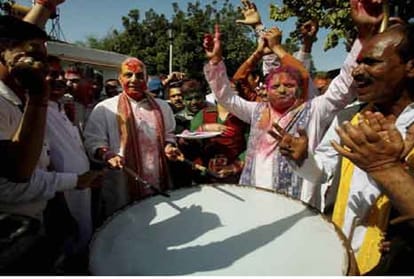 Holi remebers Lalu Prasad Yadav, forget these others difficulties too