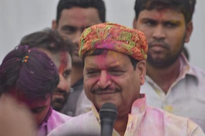 holi in mulayam singh family etawah