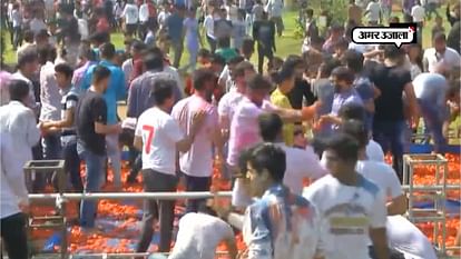 Watch Holi turns into 'La Tomatina' festival in Ahmedabad