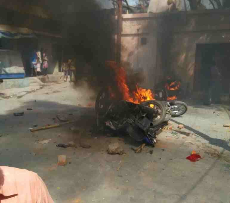 heavu outrage and burn bike in bhadohi for colour dispute