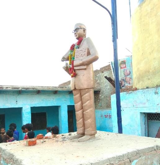agra firing and stone throwing after broke ambedkar statue   