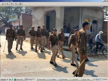 agra firing and stone throwing after broke ambedkar statue   