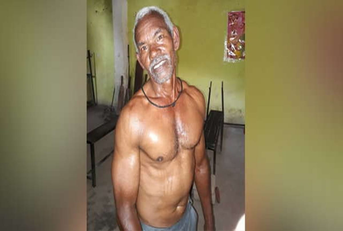 This sixty six year old man has amazing body See these pictures