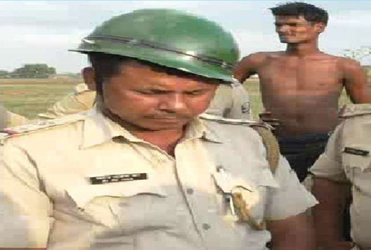 Sub Inspector arrested who danced on road after drunk