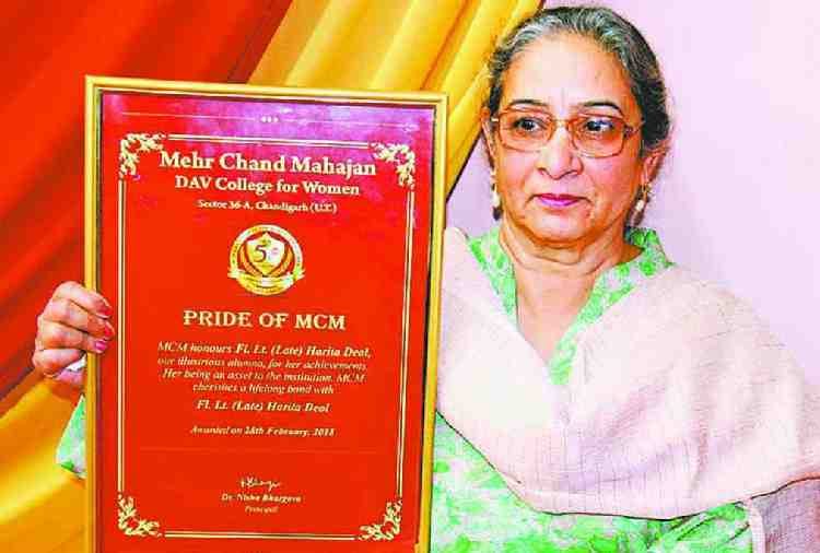 pride of mcm award to India's first woman pilot harita deol