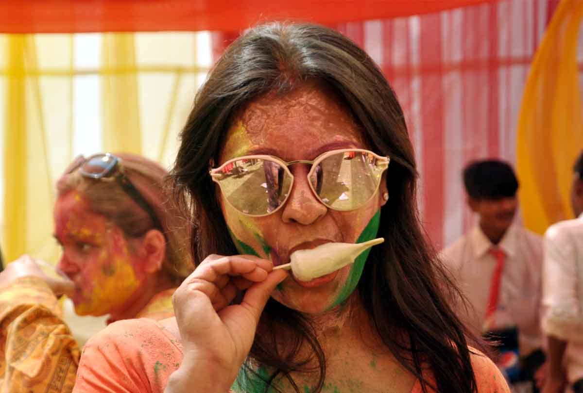 holi festival with annu awasthi in kanpur