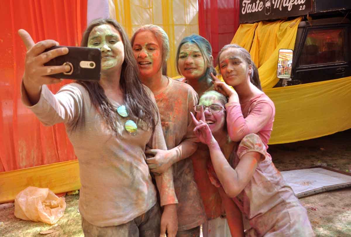 holi festival with annu awasthi in kanpur