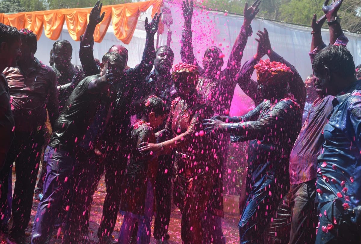 holi of police officers in lucknow