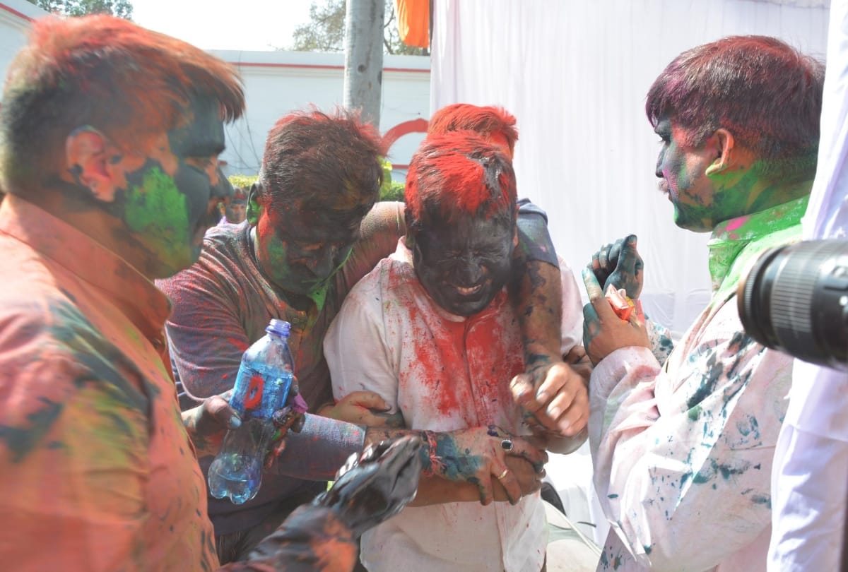 holi of police officers in lucknow