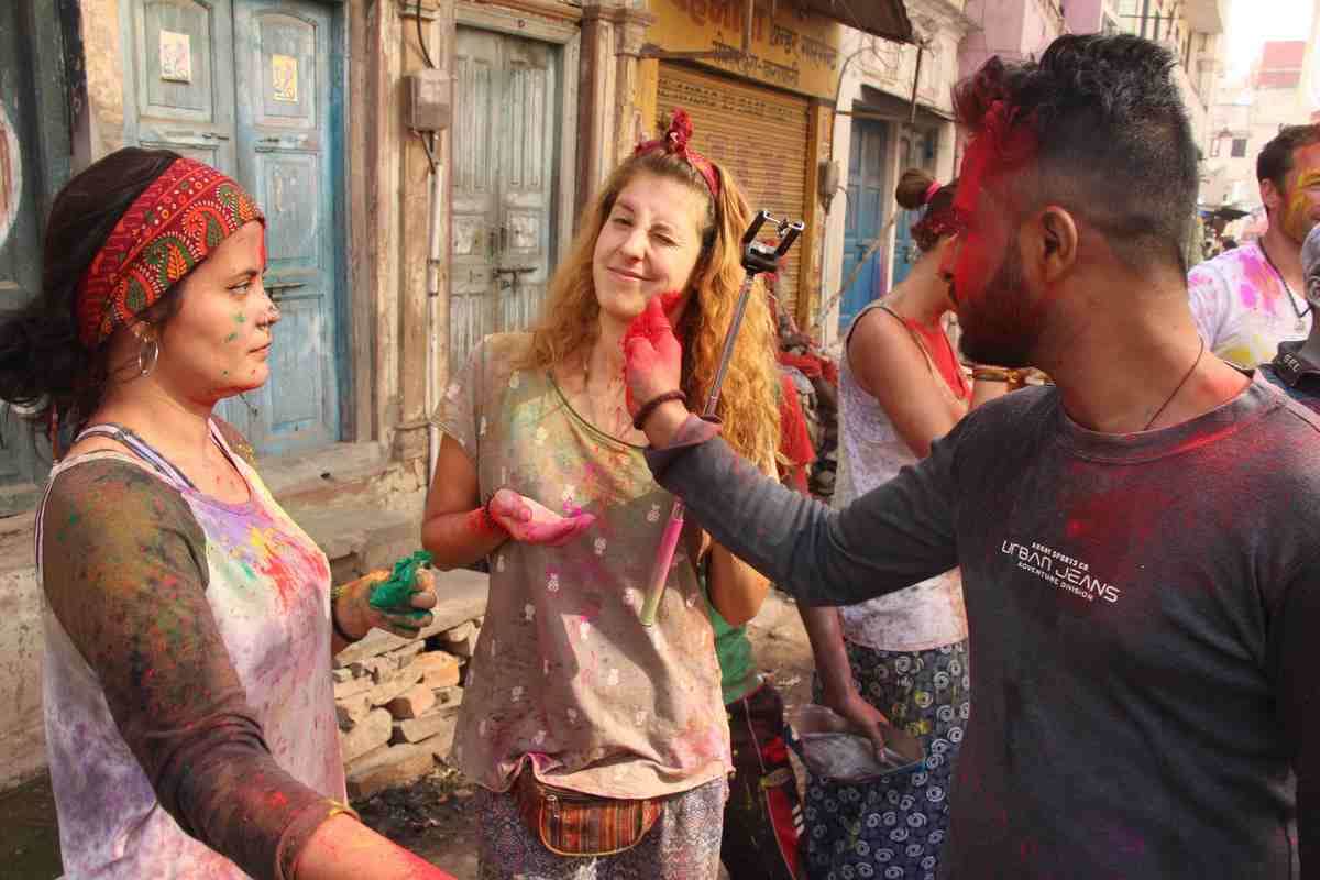 Holi 2019 celebrate holi festival with colour according to zodiac sign