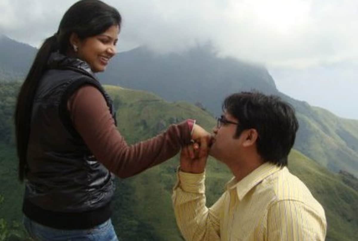 neeraj and ruchi deadbody found naked in bathroom, daughter is insisting to meet her mom-dad