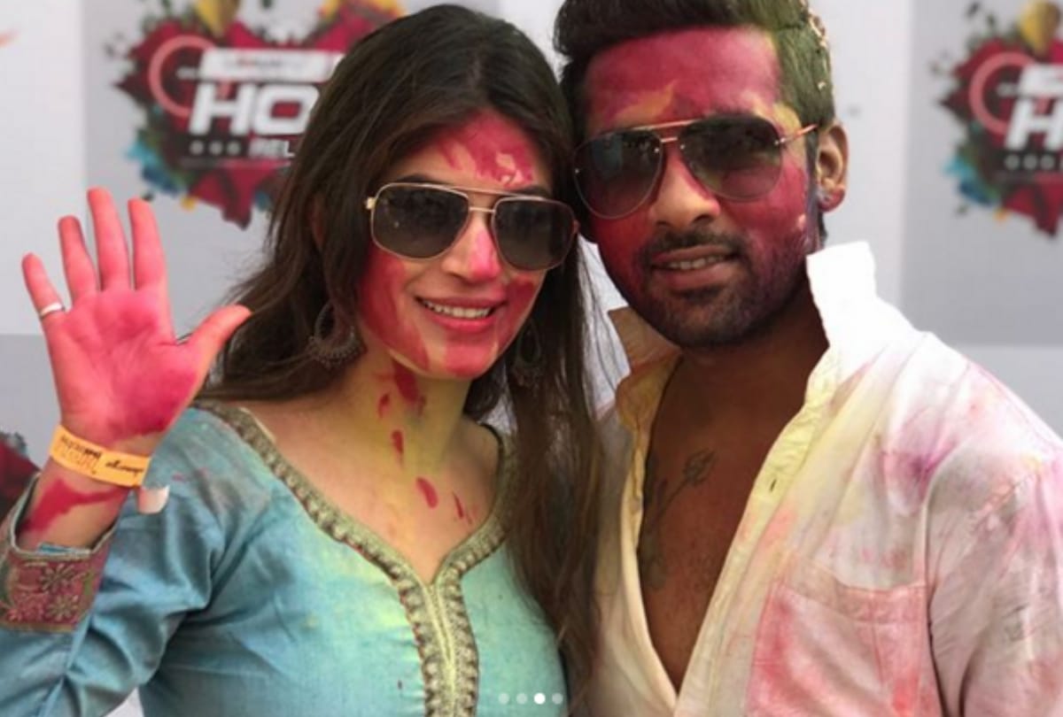 view pics of puneesh sharma and bandgi kalra on holi