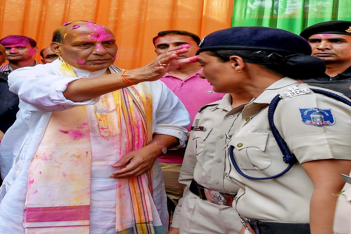 Holi 2018 holi celebration of political leaders colours of holi pictures of holi