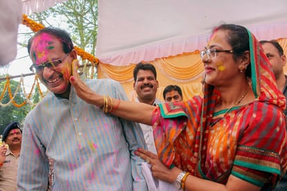 Holi 2018 holi celebration of political leaders colours of holi pictures of holi
