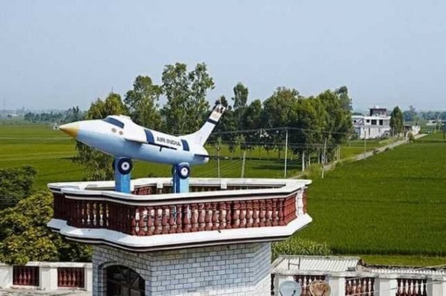 unique village, air india aeroplanes on roofs of jalandhar village people houses