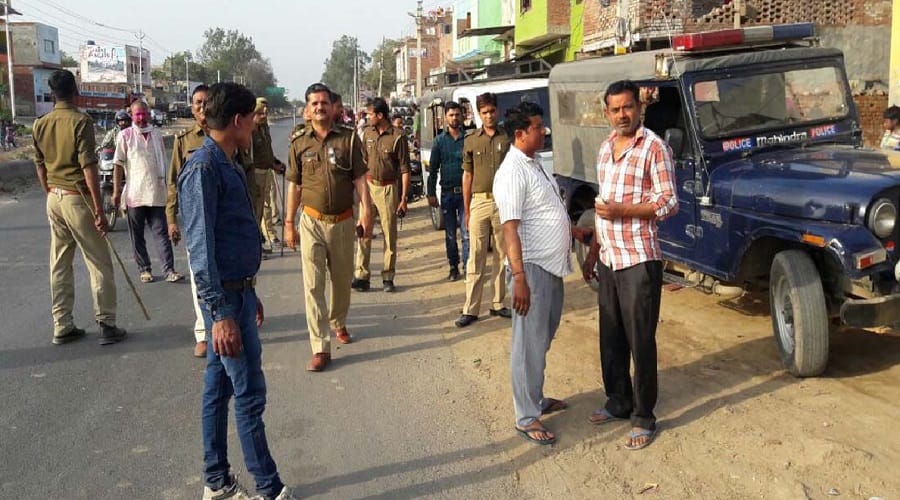 Struggling in two sides on Holi, eight wounded
