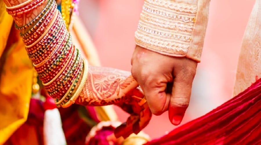 Girl reached the house of his boyfriend, to get married
