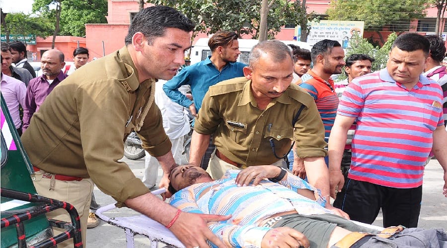 Amin and companion death in an accident at saharanpur