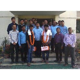 किशोरी को बदमाशों के चंगुल से बचाने वाले चालक को किया सम्मानित