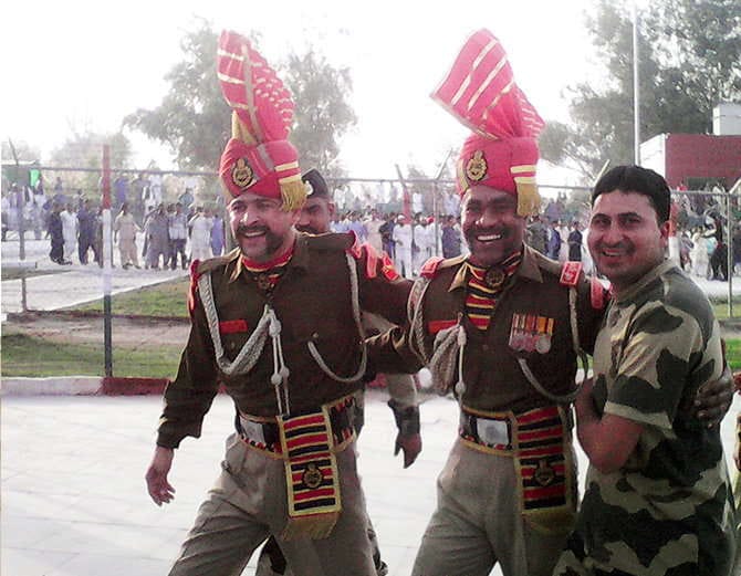 Punjabi Dance Bhangra Performance by BSF soldiers at Wagah Border with Navjot Sidhu