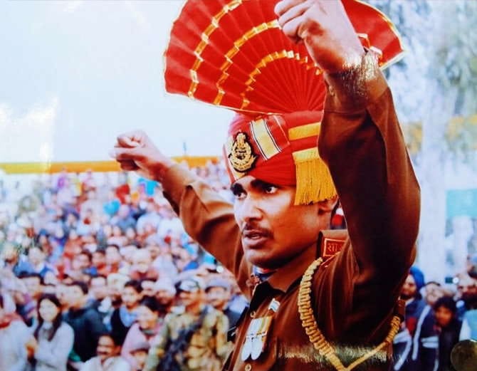 Punjabi Dance Bhangra Performance by BSF soldiers at Wagah Border with Navjot Sidhu