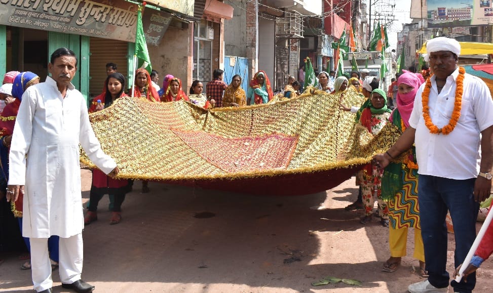 चादर चढ़ाकर पूरी की बाले मियां के लगन की रस्म