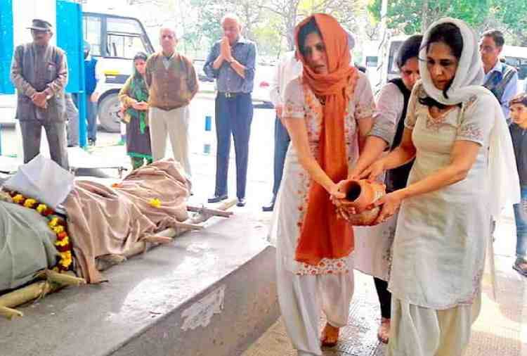 three daughters gave shoulder to father bier in chandigarh