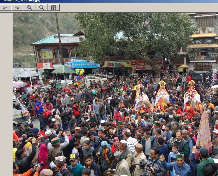 देवी-देवता के जयकारों से गूंजा रामपुर
