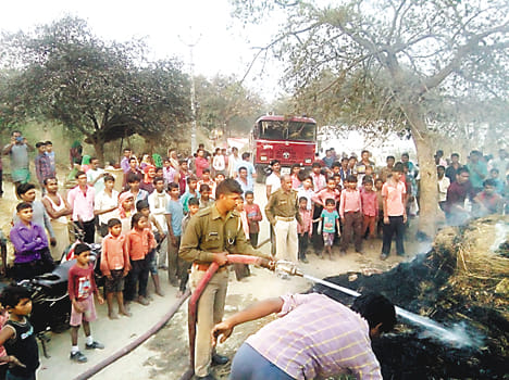 Five houses, two cattle burns in a fire