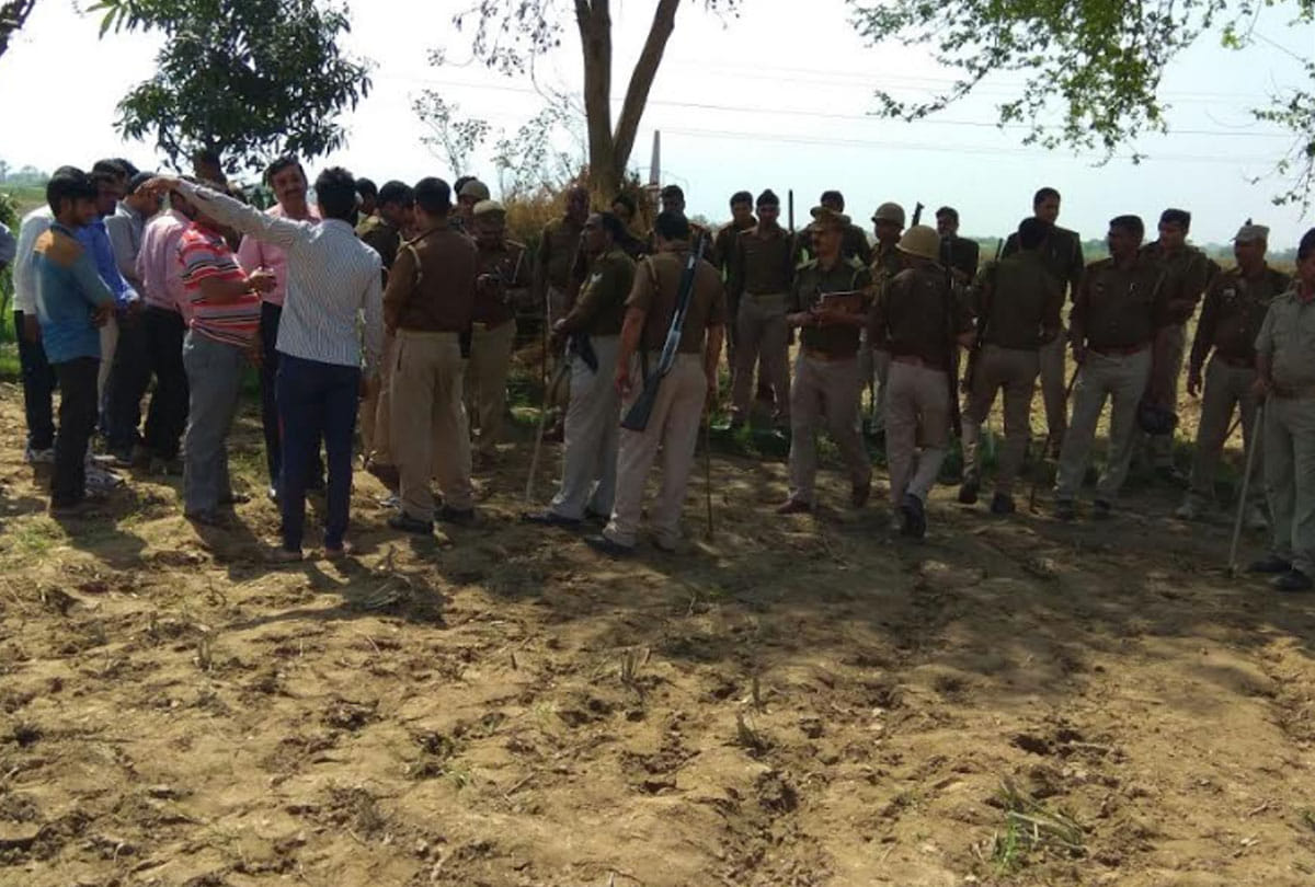 firing between two groups and many injured in Uttar pradesh hathras