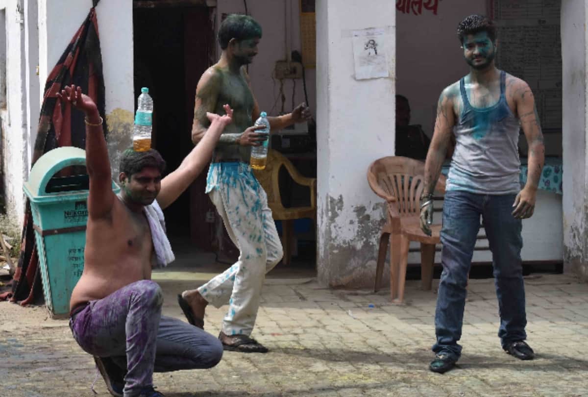view pics of policemen who got drunk on holi at police station