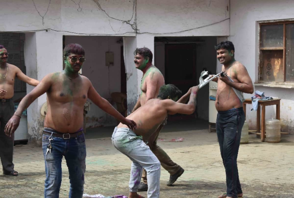 view pics of policemen who got drunk on holi at police station
