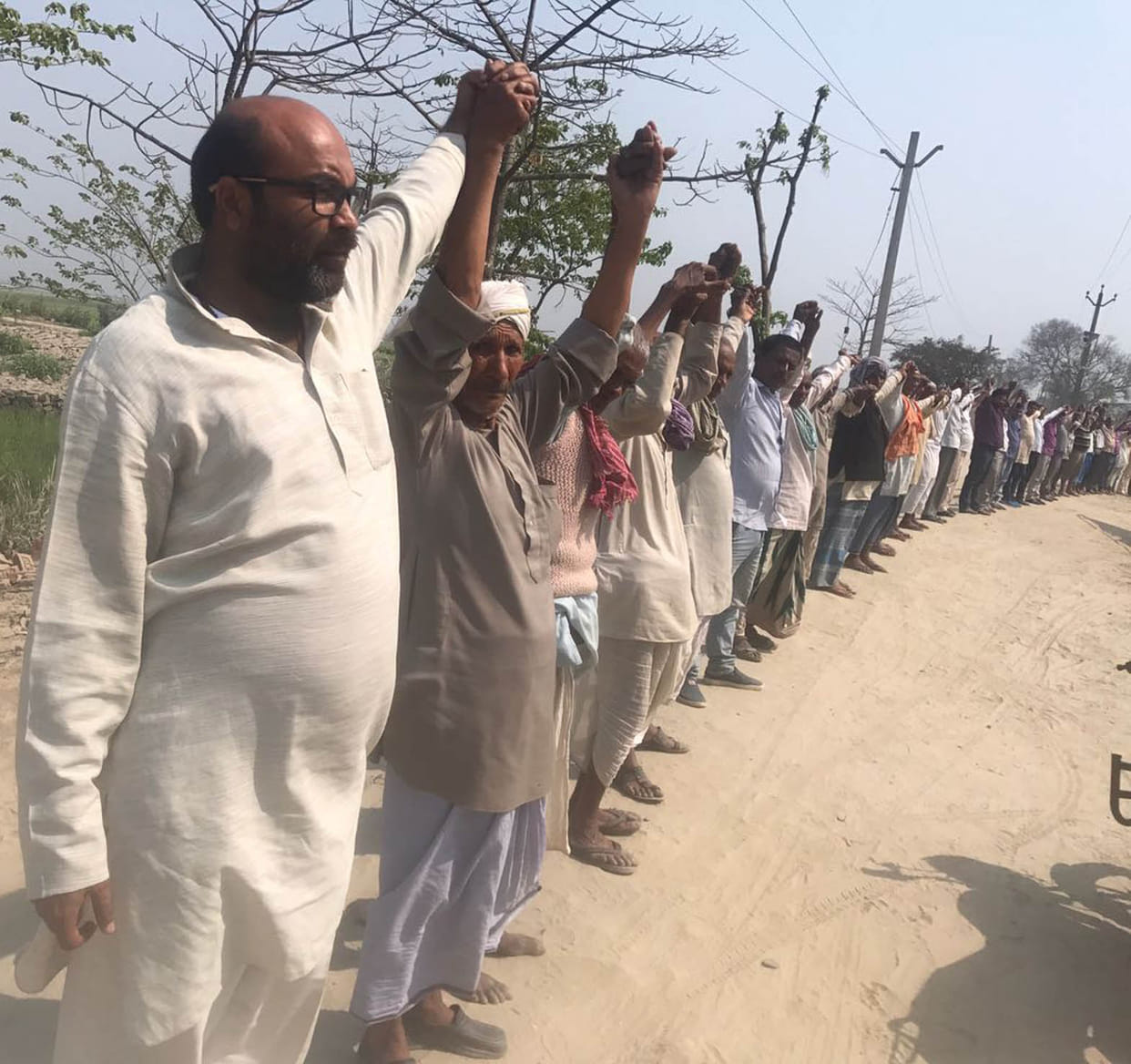 Human chain created to cancel the mining lease