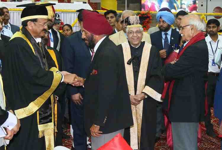 khel ratan award to milkha singh in 67th convocation in punjab university chandigarh