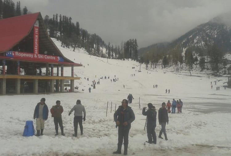 Fresh snowfall in Manali Rohtang Lahaul Himachal Pradesh