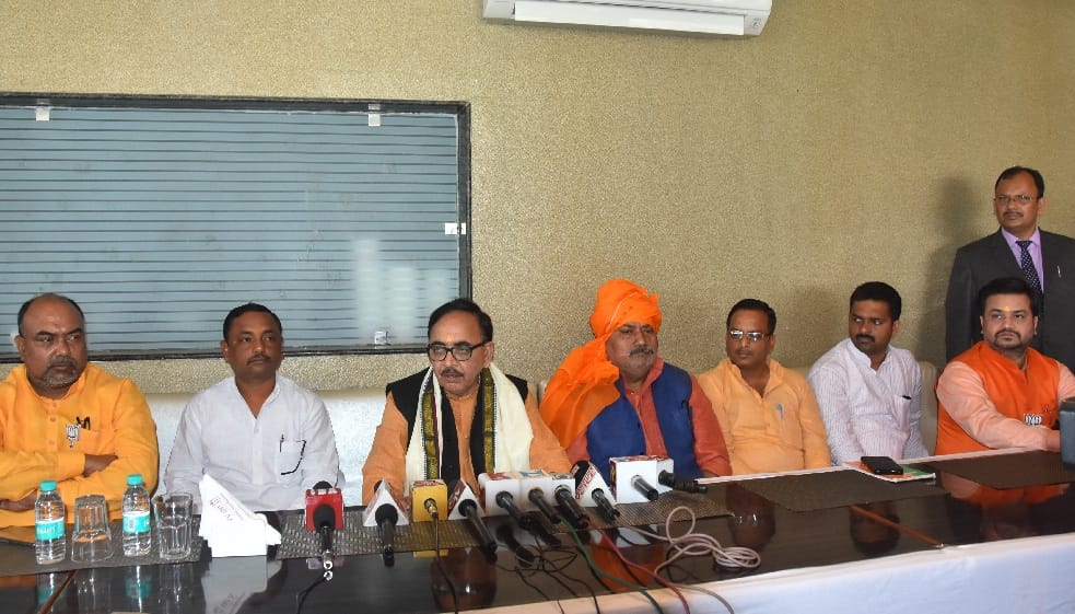 सपा-बसपा प्रदेश की राजनीति में अप्रसांगिक