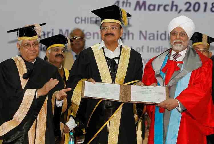 khel ratan award to milkha singh in 67th convocation in punjab university chandigarh