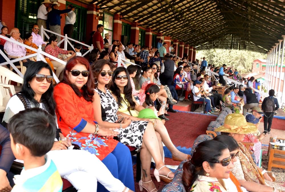 pics of race course in lucknow.