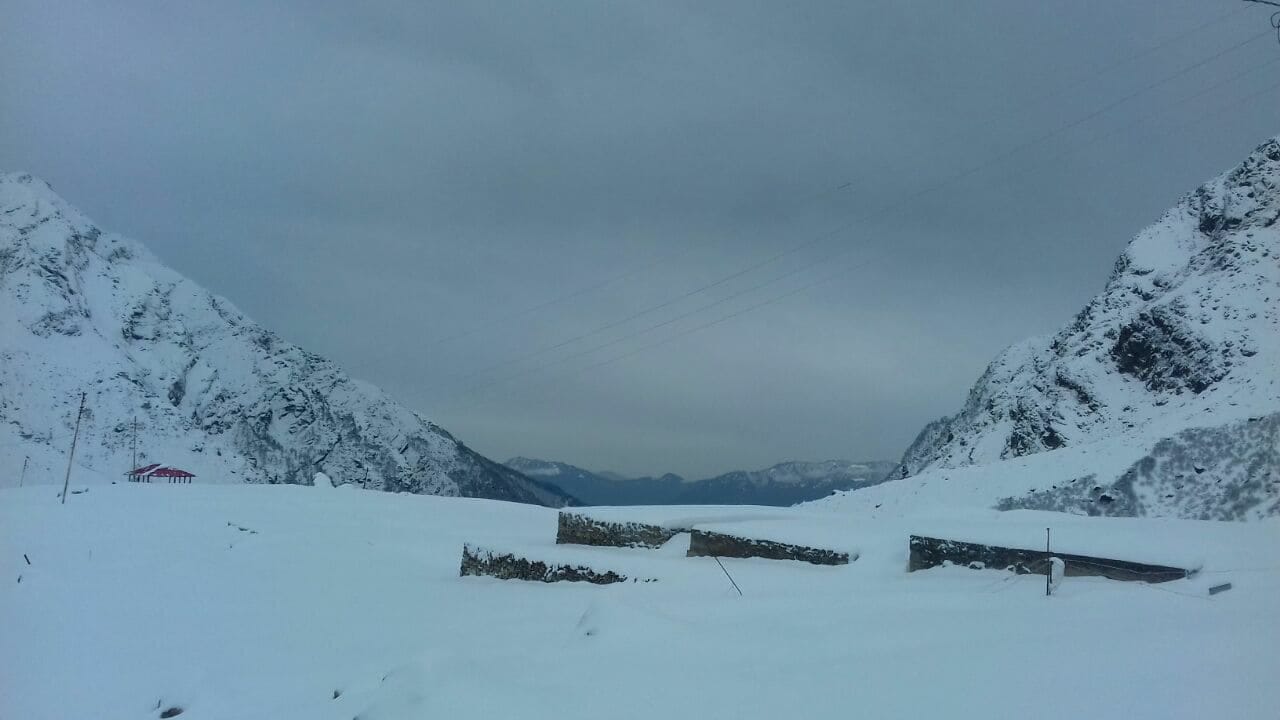 Snowfall cold weather in uttarakhand