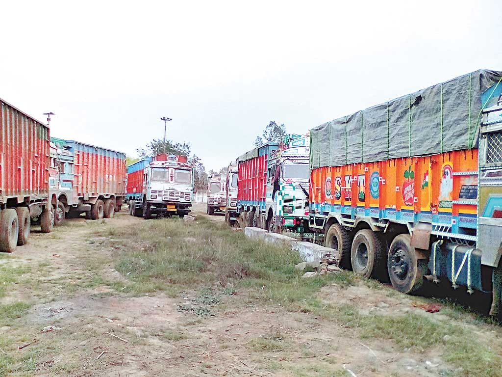 ट्रक चालक ने रौंदा बाइक सवार, मौके पर मौत