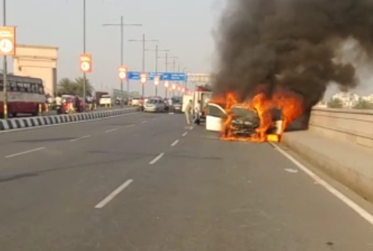 car caught fire due to a short circuit in ac 
