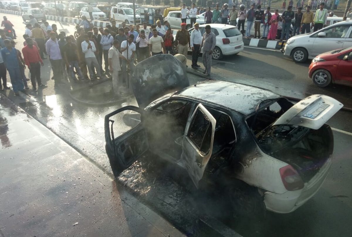 car caught fire due to a short circuit in ac 