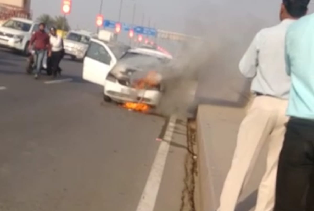 car caught fire due to a short circuit in ac 